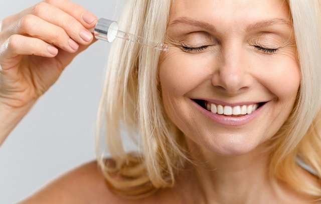 Schönheitspflege 50+: Neue Wege zu gesunder Haut 
