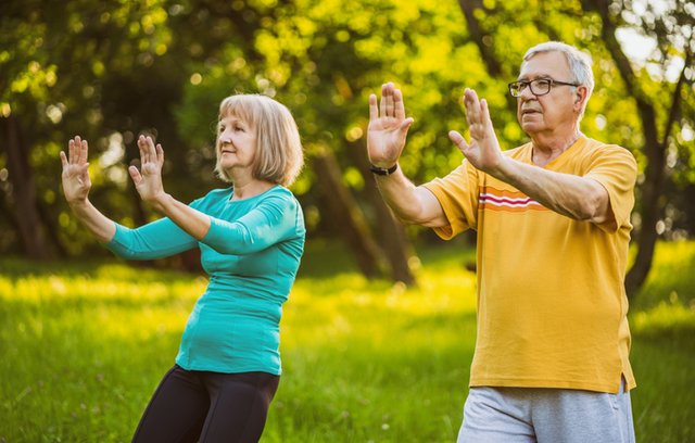 Tai Chi für Senioren: Balance und Wohlbefinden steigern 